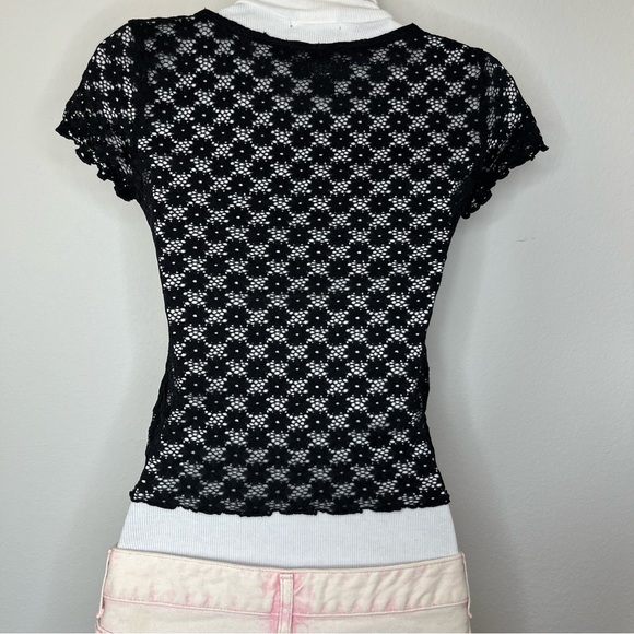 Forever 21 | Black Floral Lace Crop Top with a Scalloped Hem | Small - Picture 3 of 6